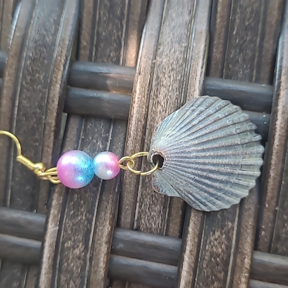 Shell earrings - Picture 3 of 4